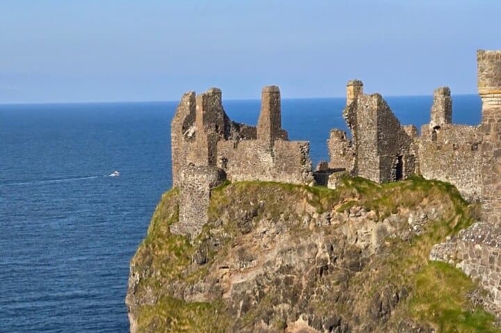 Private Luxury North Coast Causeway Tour from Belfast