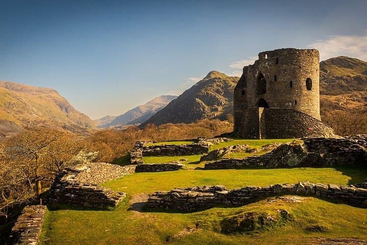 Wales: Cambrian Road Trip Guidebook-Cardiff & Brecon to Snowdonia