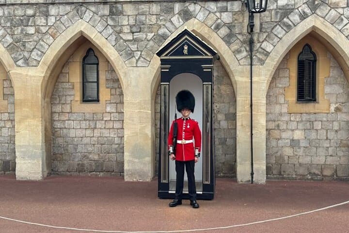 Windsor Castle Tour from London with Transportation & Audio Guide