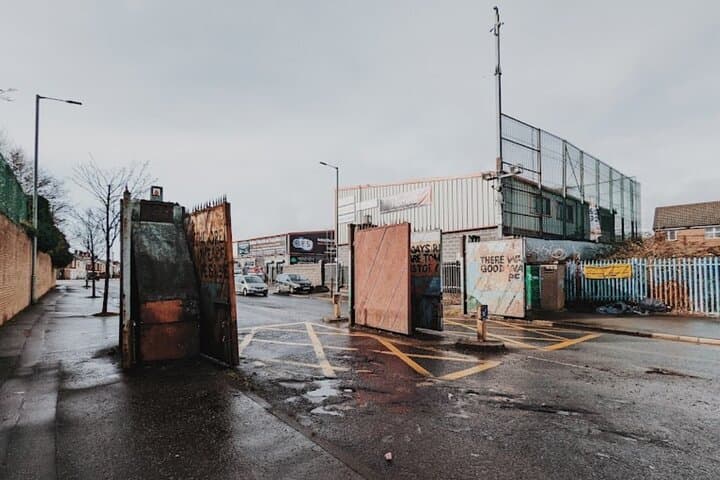 Private Belfast city & peace wall tour