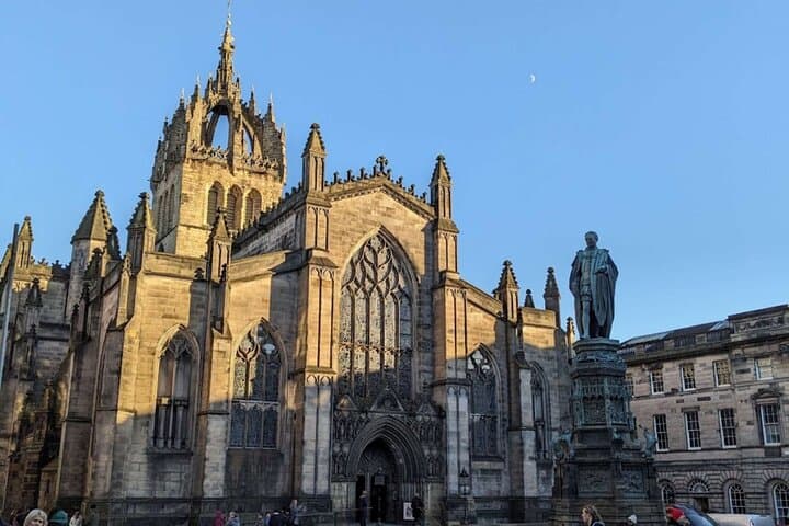 Edinburgh's Royal Mile Side Streets and Stories Audio Guide