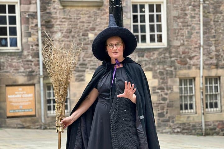 Edinburgh: Witches & Haunted History Walking Tour