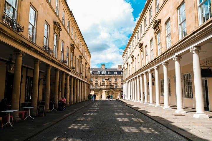 Bath Bridgerton walking tour of filming location with Mobile App