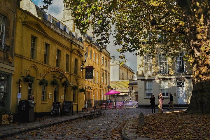 Bath Bridgerton walking tour of filming location with Mobile App