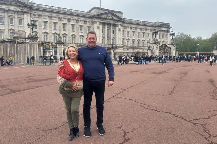 Changing Of The Guard Private Black Cab Tour with Hotel Pick Up