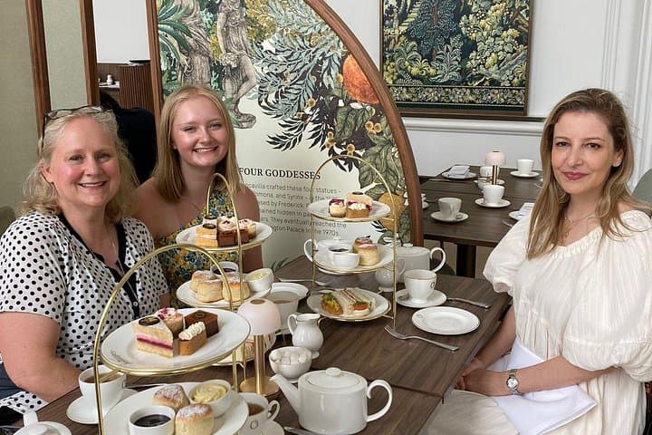 VIP Kensington Palace Gardens Tour & Royal Tea Crown Experience