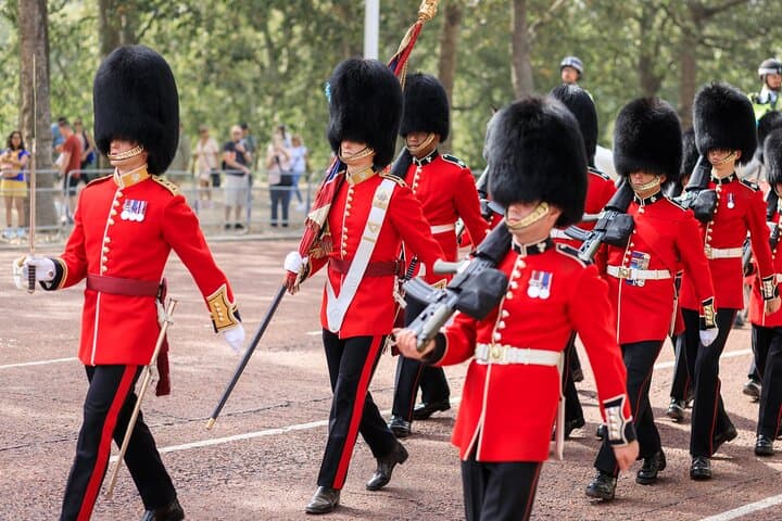 Westminster Walking Tour, River Cruise & Tower of London Entry