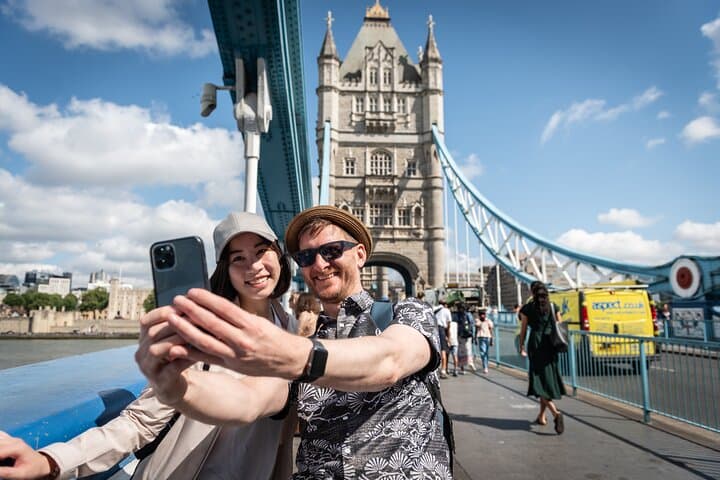 Explore Tower Bridge & Private Westminster Walking Tour