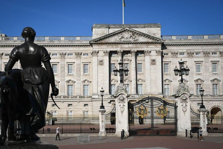 Visit Kew Gardens & 3 Hour Westminster Walking Tour