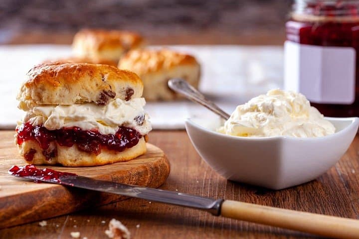 Notting Hill Walking Tour with Takeaway Cream Tea