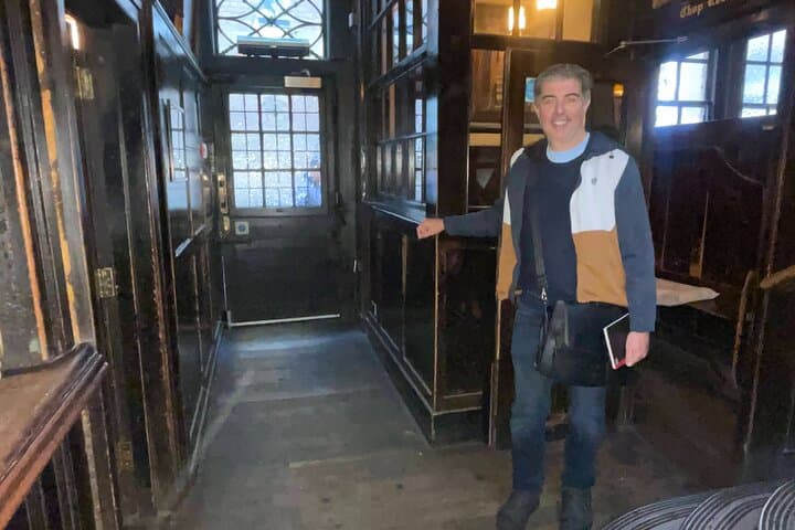 London Historic Pub Tour with Private Guide