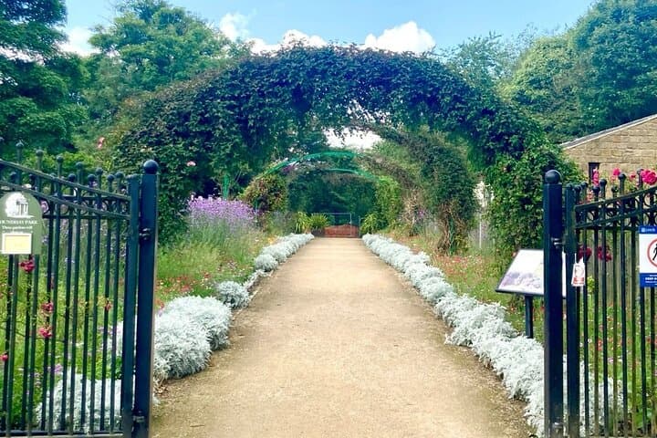 Roundabout in Roundhay Park: A Self-Guided Audio Tour