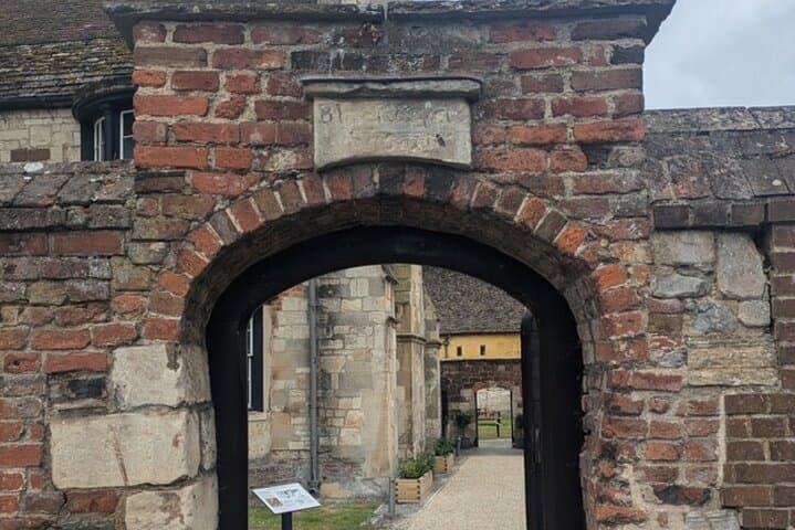 Gloucester Self-Guided City Walking Tour & Scavenger Hunt