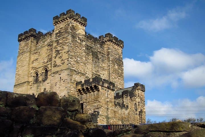 Newcastle Self-Guided City Walking Tour & Scavenger Hunt
