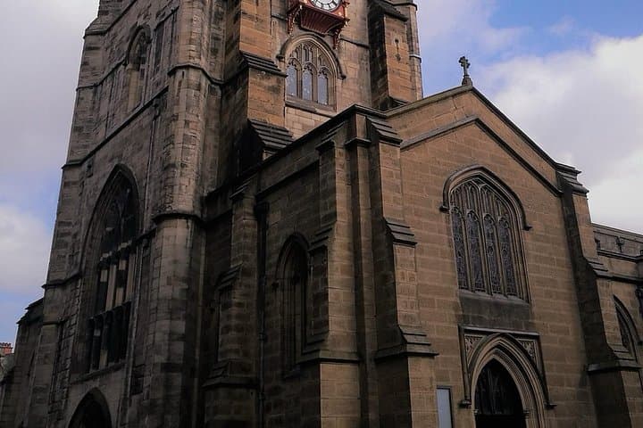Newcastle Self-Guided City Walking Tour & Scavenger Hunt
