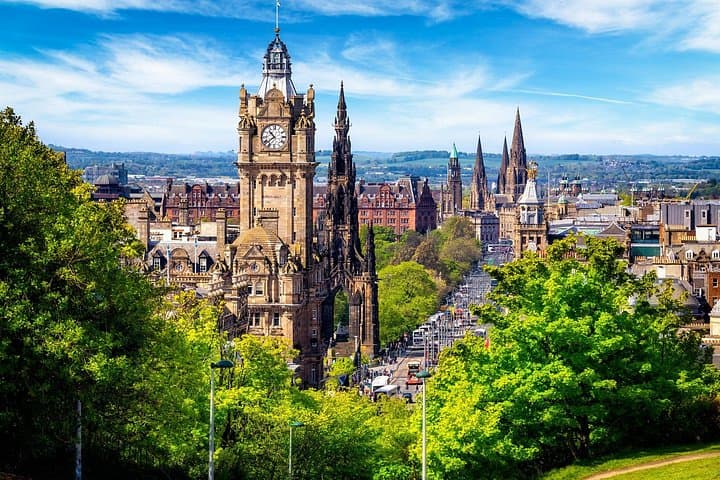 Private Guided Walking Tour in Edinburgh with Whisky Tasting