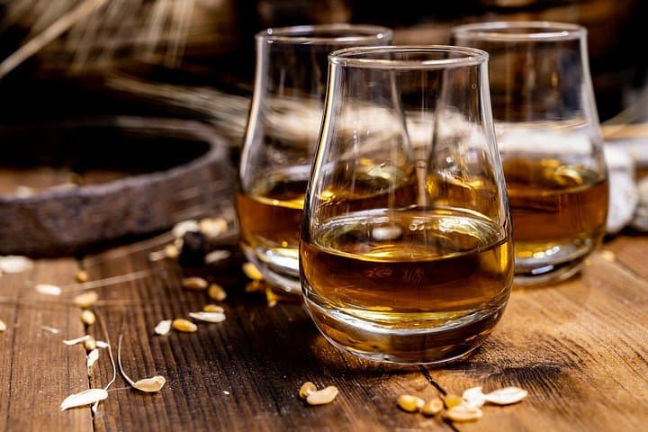 Private Guided Walking Tour in Edinburgh with Whisky Tasting