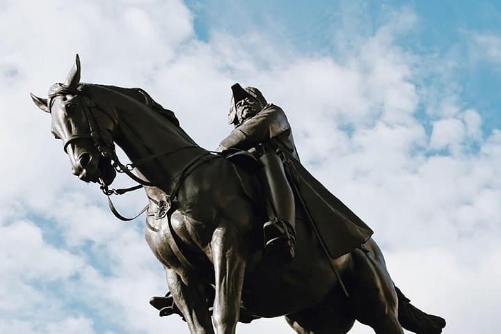 Walking Tour in London with Guide + Ebook