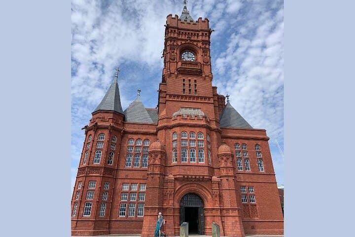 The Ultimate Cardiff City Tour: Self-guided