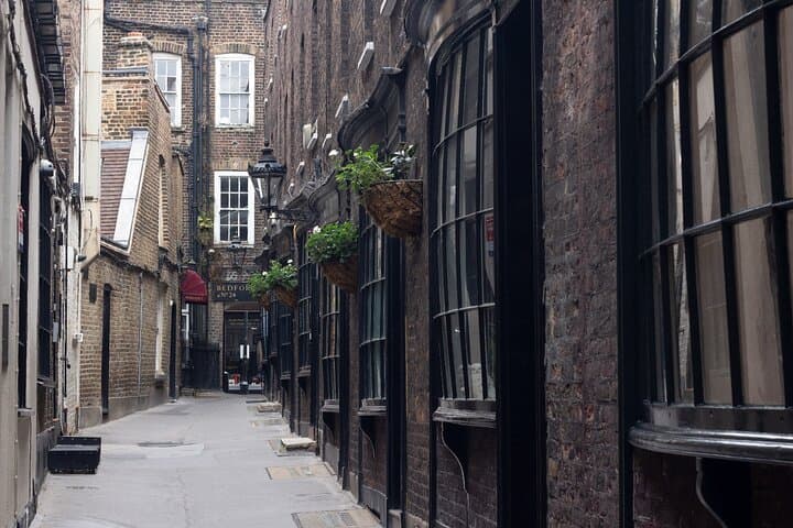 London Movie Locations Walking Tour with Film Clips