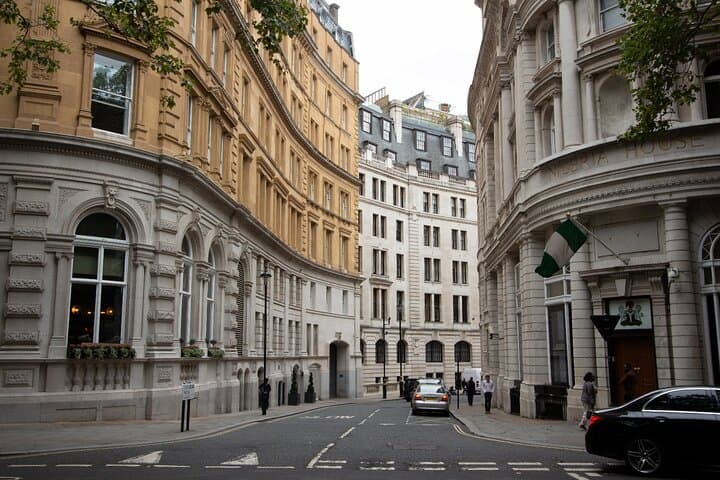London Movie Locations Walking Tour with Film Clips