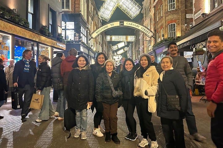 London Christmas Lights Private Black Cab Tour with Hotel Pick Up