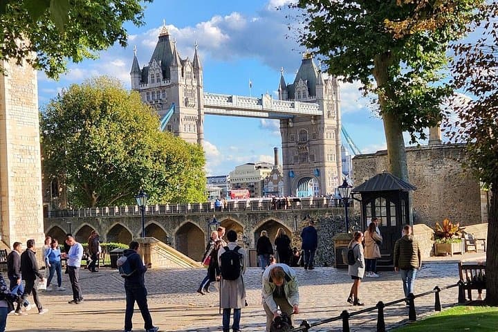 South Bank (London Bridge) Walking Tour & Enter The Tower of London