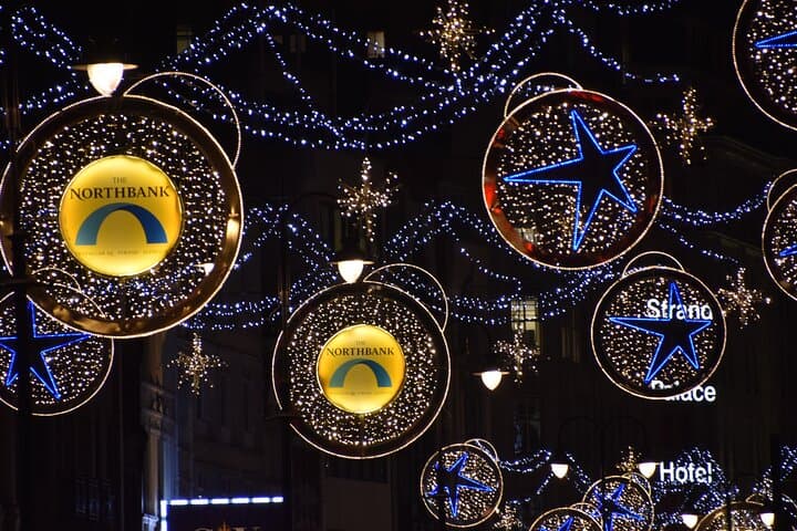 London Private Christmas Lights Tour In Iconic Black Cab