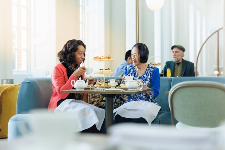 Guided Kensington Palace Tour, Royal Guard Change & Afternoon Tea