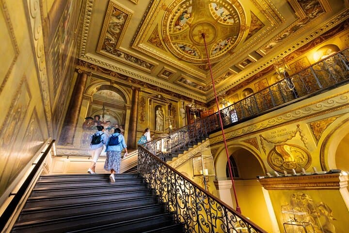 Guided Kensington Palace Tour, Royal Guard Change & Afternoon Tea