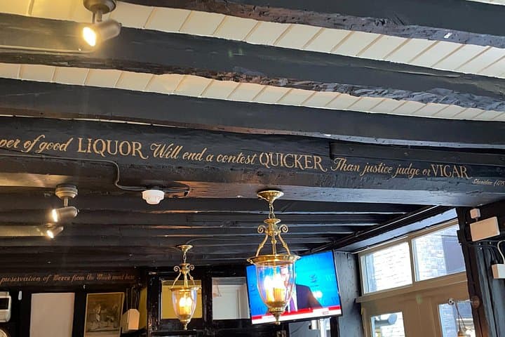 London Historic Pub Tour with Private Guide