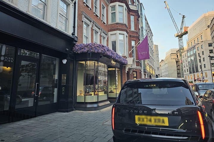 Private limo transfers Gatwick Airport to/from any London hotel