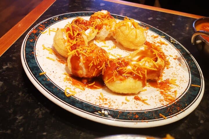 Tasty and Indulgent Food and Drink Tour in Edinburgh