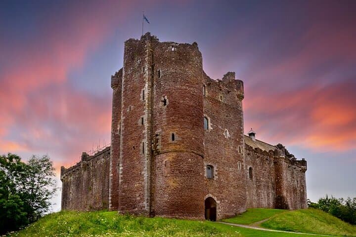 Glasgow: The Ultimate Outlander Privately Guided Day Tour