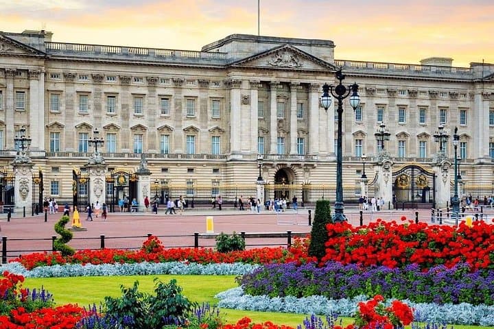 Buckingham Palace & Political Heritage Walking Tour
