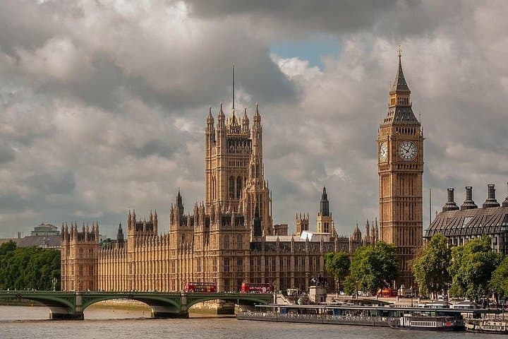 Buckingham Palace & Political Heritage Walking Tour