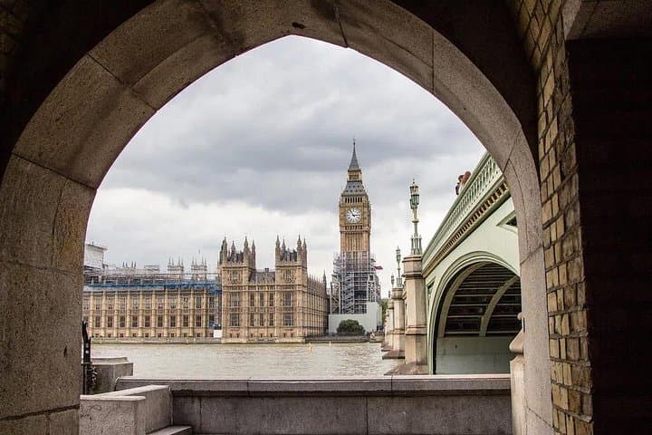 Buckingham Palace & Political Heritage Walking Tour