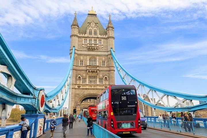 Buckingham Palace & Political Heritage Walking Tour