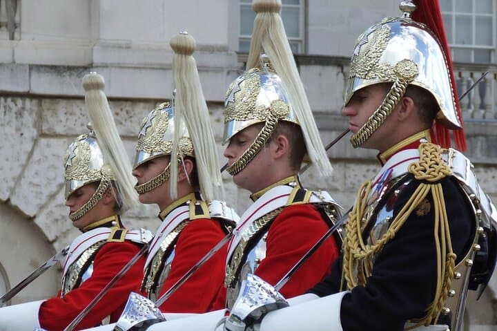 Royal London Guided Sightseeing Tour and Thames River Cruise