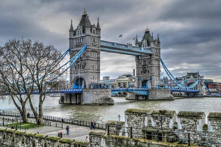 Buckingham Palace & Political Heritage Walking Tour