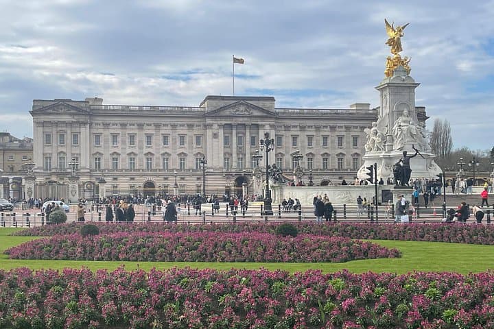 Essential tour of London and the King's Guard