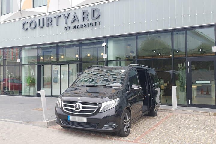 Luxury Transfer to and from Heathrow Airport (LHR) and London