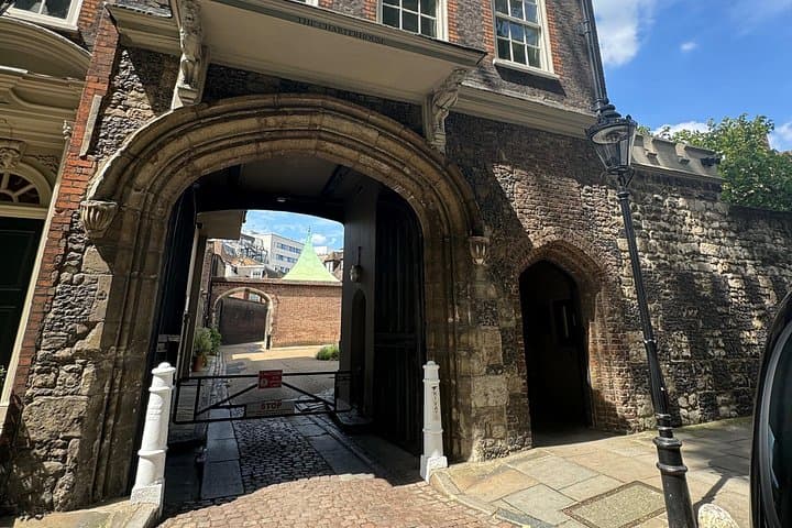 London: Medieval Tales and Martyrs Walking Tour