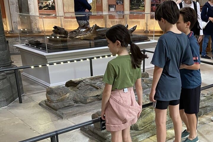 Medieval London Self-Guided Tour for Kids and Families in English
