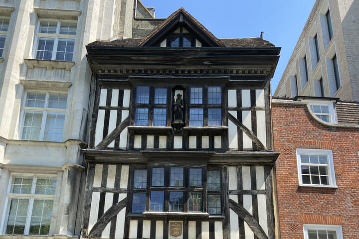 Medieval London Self-Guided Tour for Kids and Families in English