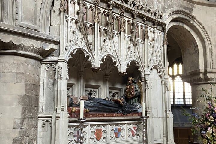 Medieval London Self-Guided Tour for Kids and Families in English