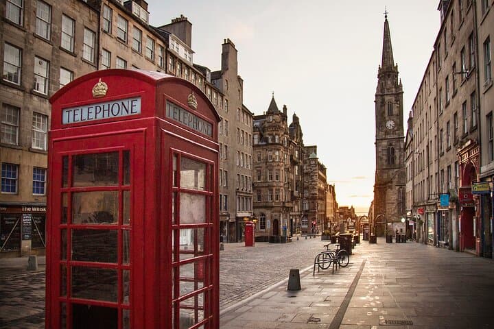 Edinburgh Private Walking Tour in English