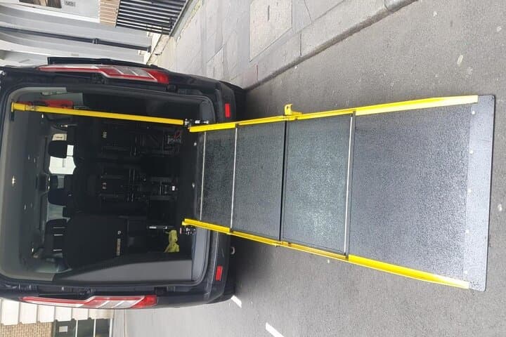 Private hire vehicle