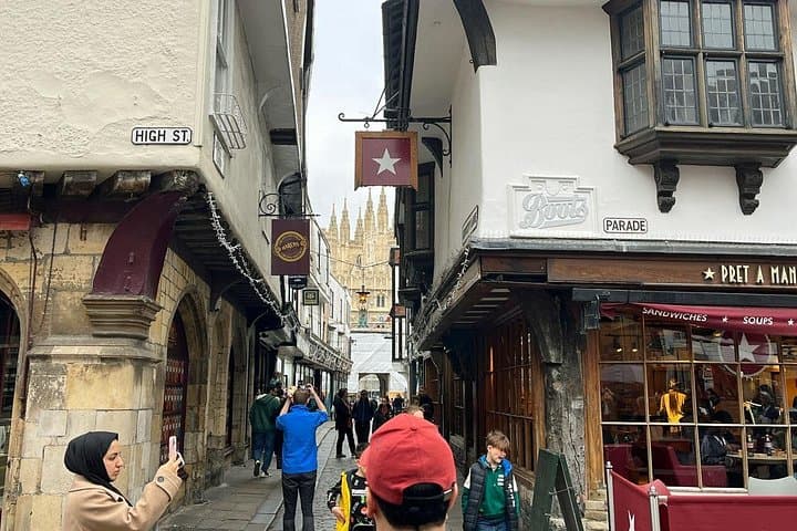 Canterbury Private 2 Hour Walking Tour with Green Badge Guide