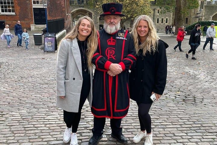 Smiles and stories with a Beefeater! Make unique memories at the Tower of London.